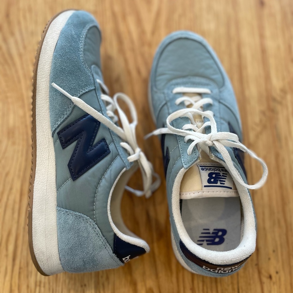 Women’s Retro New Balance 220